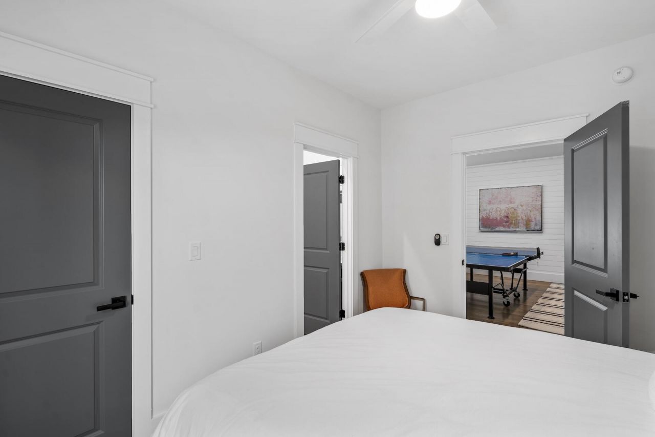 710 Simmons Street Photo 29