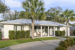 710 Simmons Street photo 4