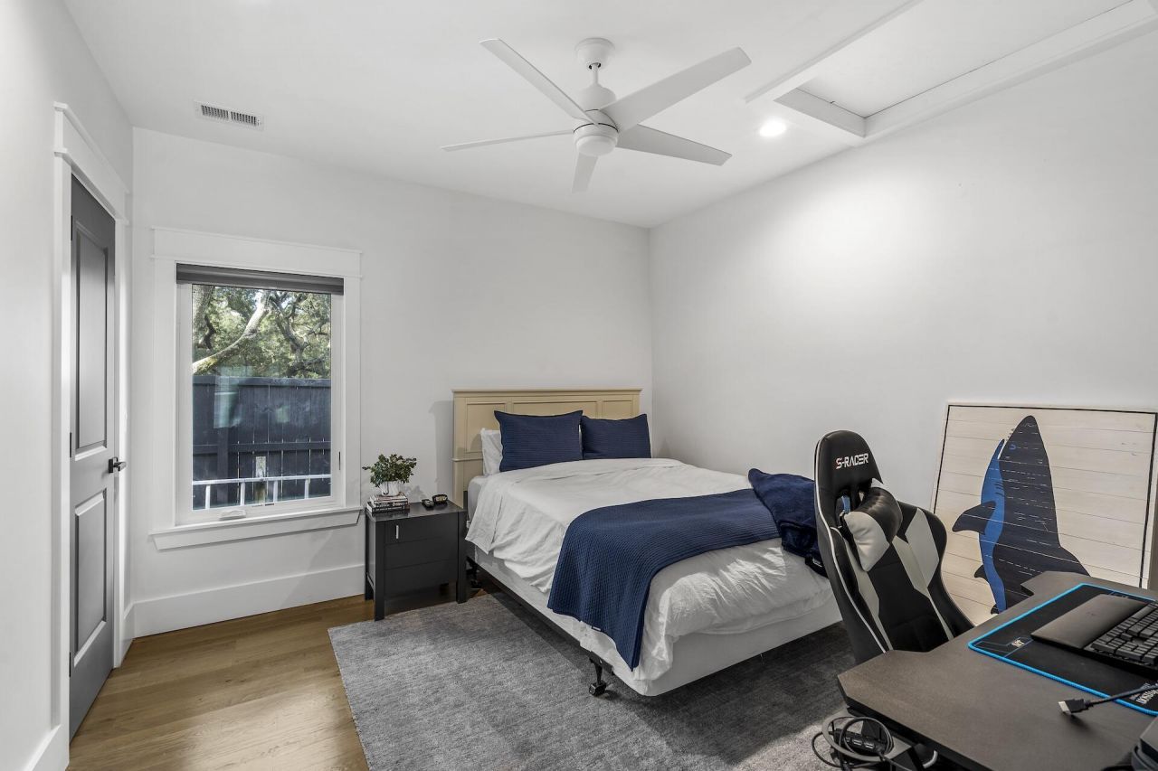 710 Simmons Street Photo 30