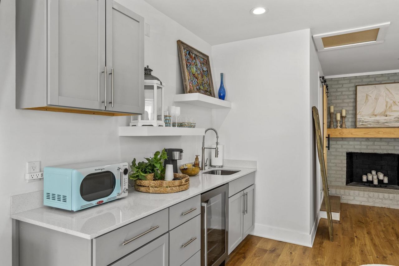 710 Simmons Street Photo 36