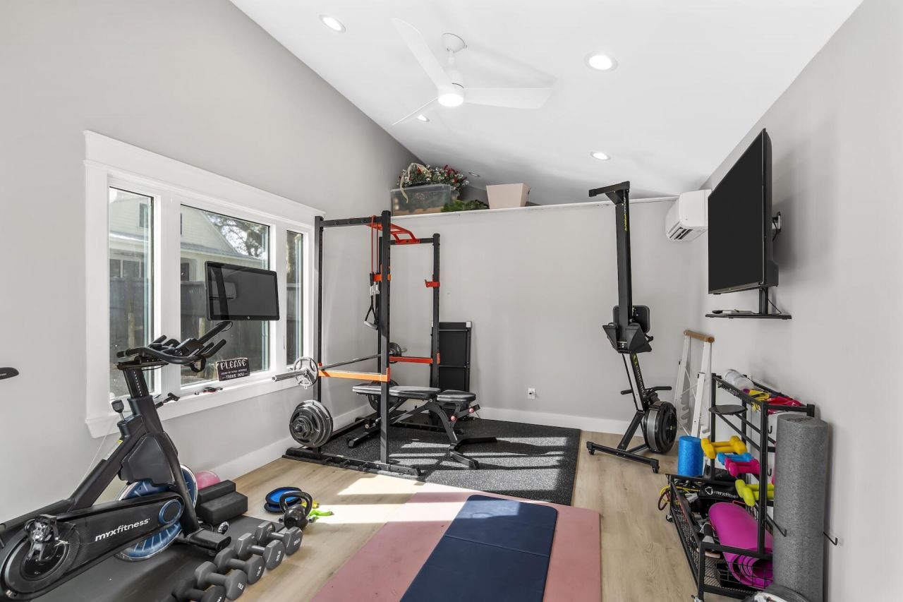 710 Simmons Street Photo 46