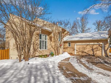 7001 Beacon Circle, Eden Prairie, MN 55346