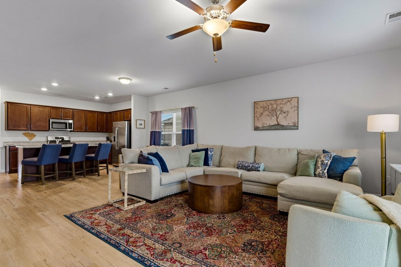 833 St. Albans Loop Photo 11