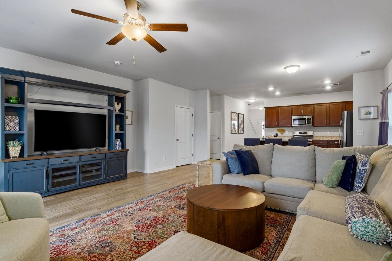 833 St. Albans Loop Photo 12