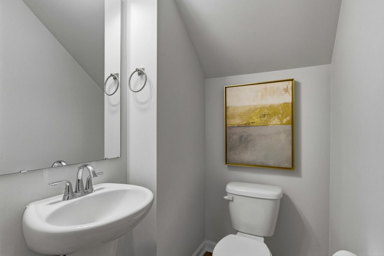 833 St. Albans Loop Photo 21