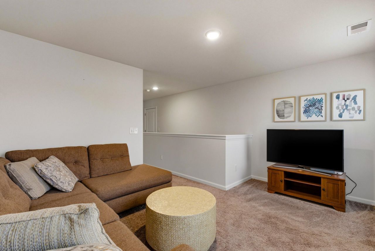 833 St. Albans Loop Photo 24