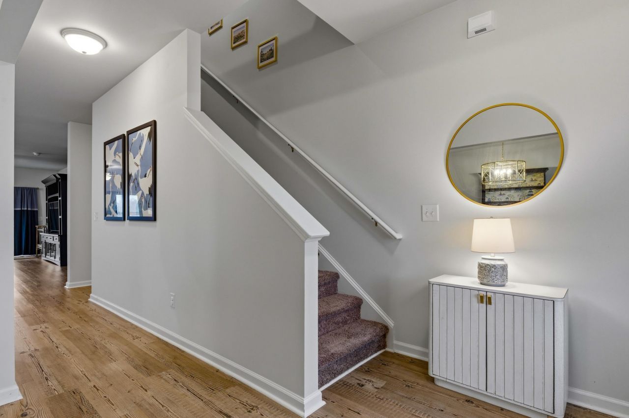 833 St. Albans Loop Photo 6