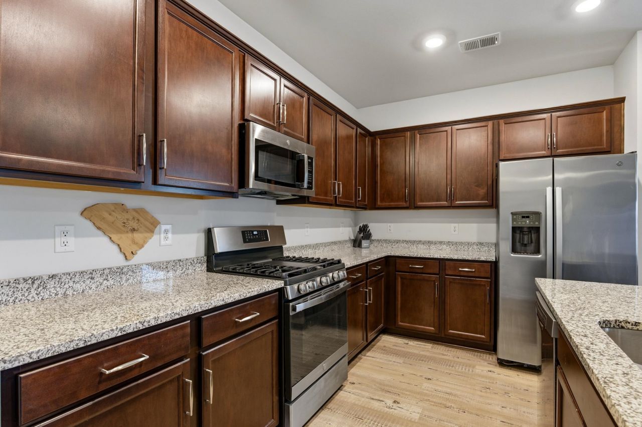 833 St. Albans Loop Photo 7