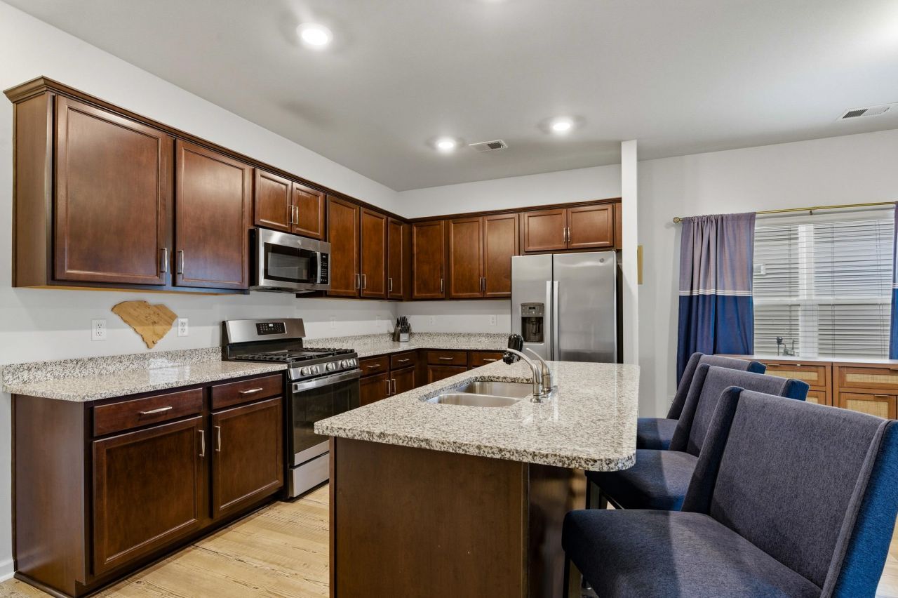 833 St. Albans Loop Photo 8