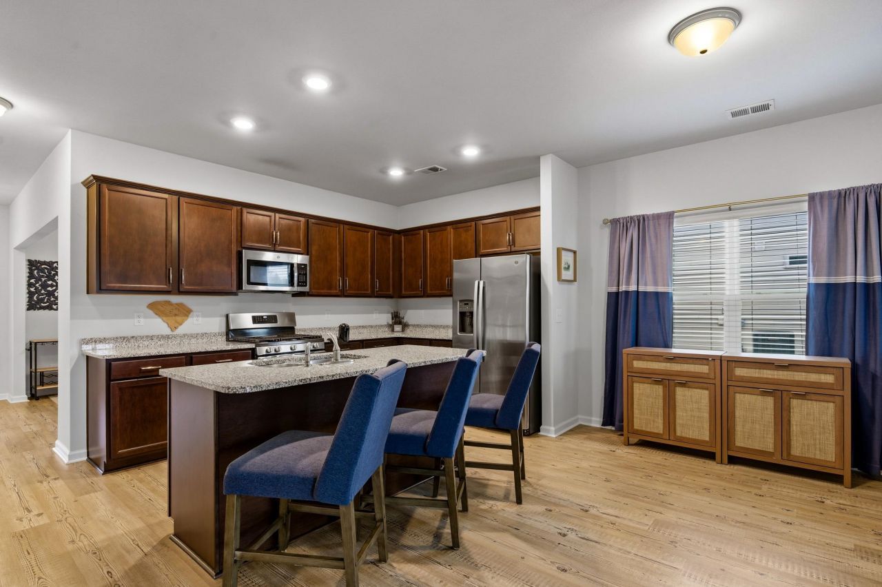 833 St. Albans Loop Photo 9