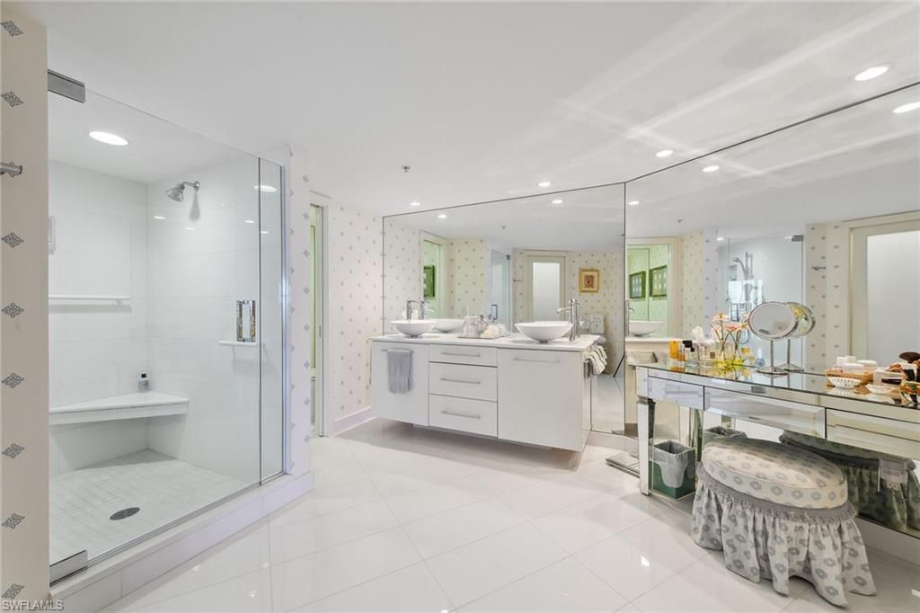 4651 Gulf Shore Blvd N, Unit 101, Naples, FL 34103 Photo