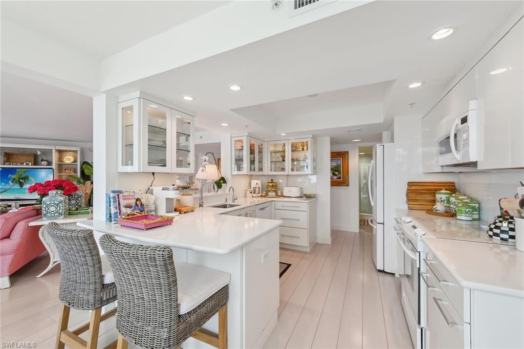 4651 Gulf Shore Blvd N, Unit 101, Naples, FL 34103 Photo