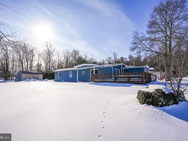 8600 DELONG DRIVE, SLATINGTON, PA 18080