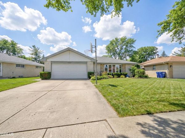 1530 Miami Lane, Des Plaines, IL 60018