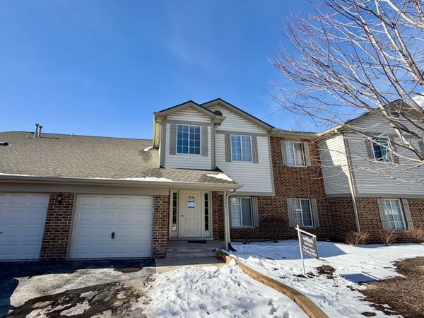 1744 Chesapeake Lane, Unit 4, Schaumburg, IL 60193
