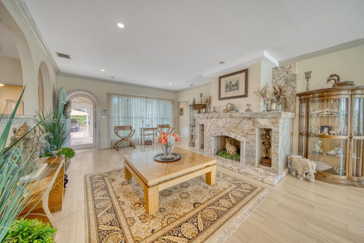 170 S Hibiscus Dr , Miami Beach, FL 33139 Photo