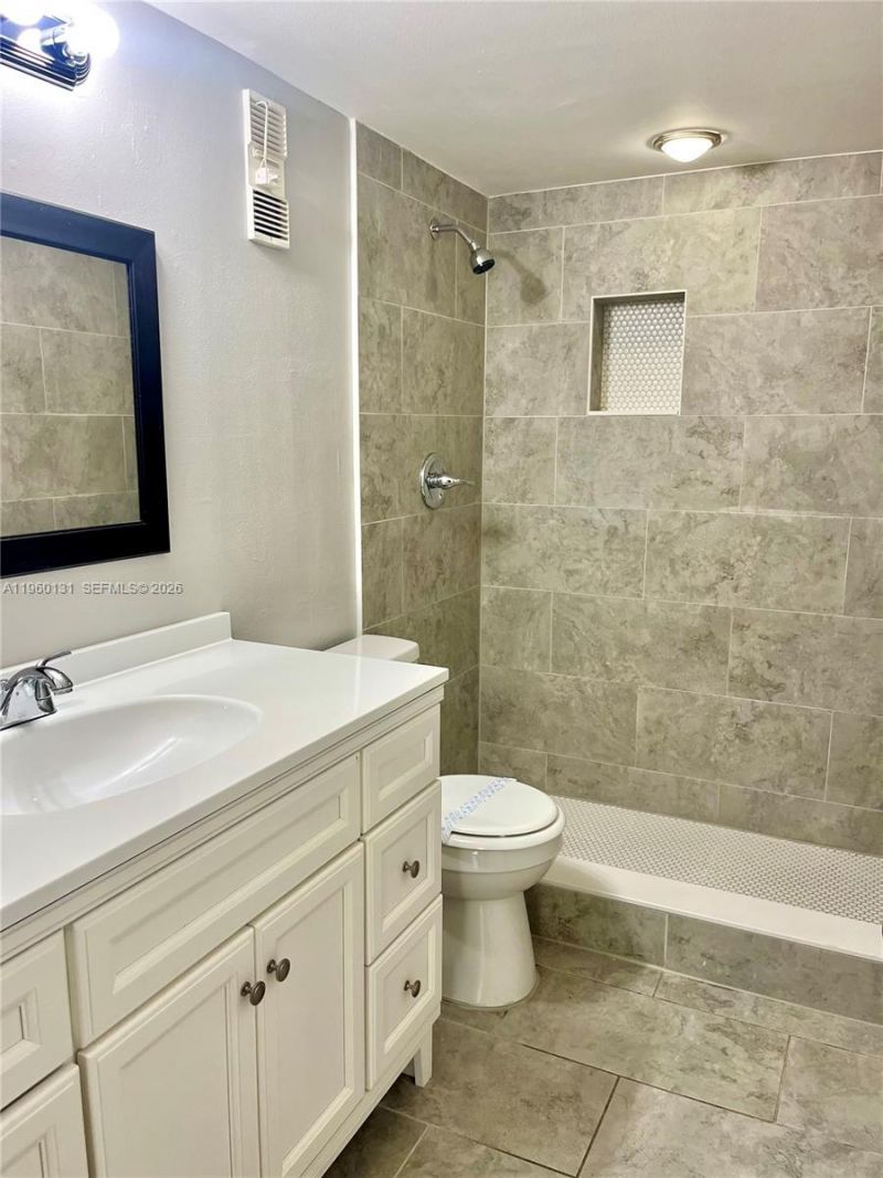 4575 S Texas Ave, Unit 307, Orlando, FL 32839 Photo