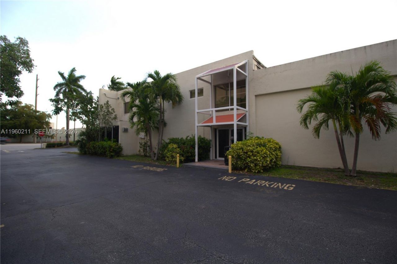 6405 NW 36th St , Virginia Gardens, FL 33166 Photo