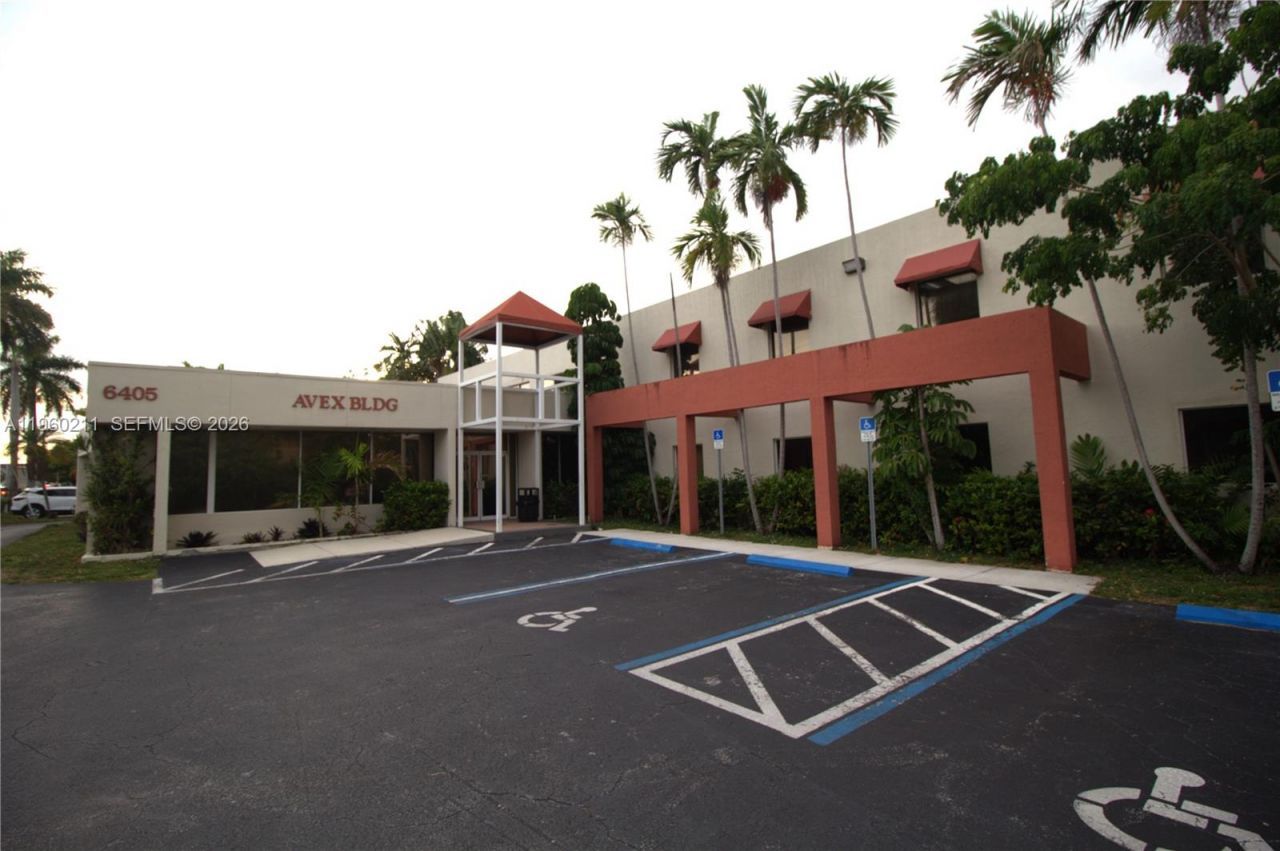 6405 NW 36th St , Virginia Gardens, FL 33166 Photo