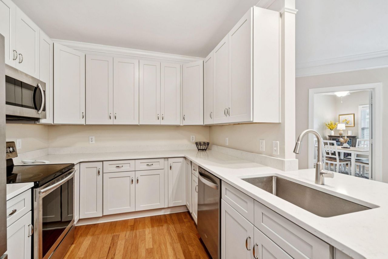 1025 Riverland Woods Place Photo 8