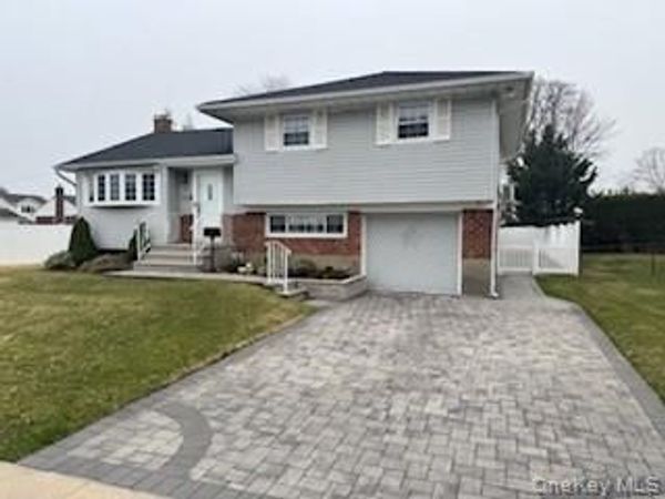 25 Alma Lane , Plainview, NY 11803