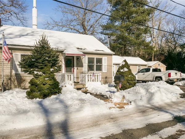 15 Private Road, Medford, NY 11763