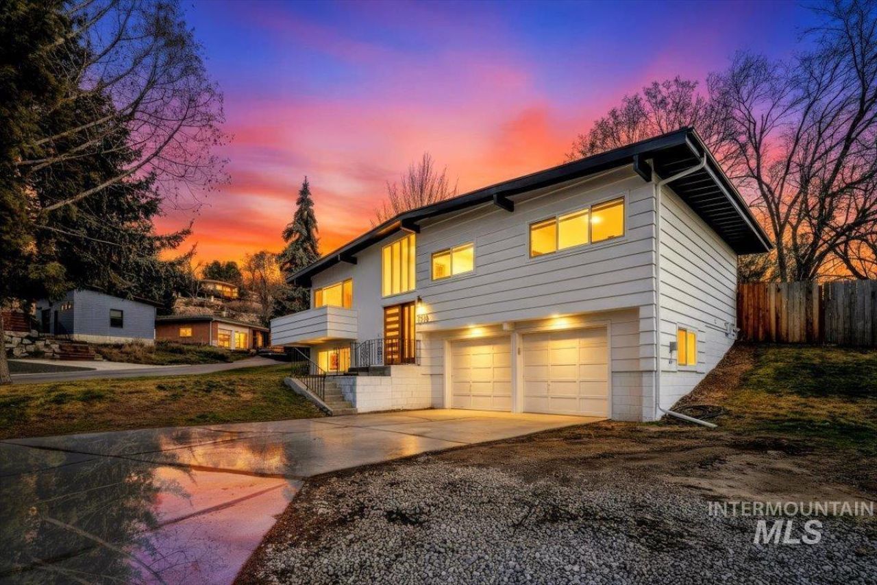 2518 N Lancaster Dr, Boise, ID 83702 Main Photo