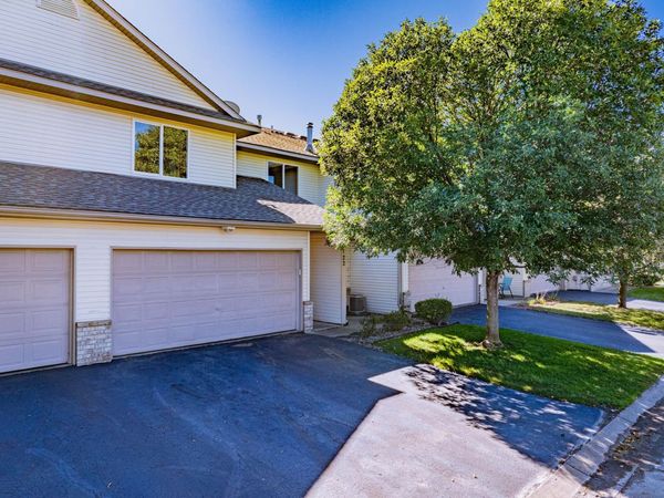 1122 Crystal Place W, Chaska, MN 55318