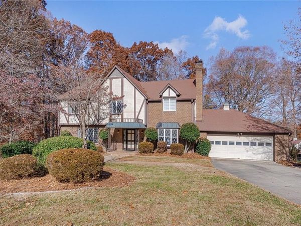 1016 Shalimar Drive, High Point, NC 27262