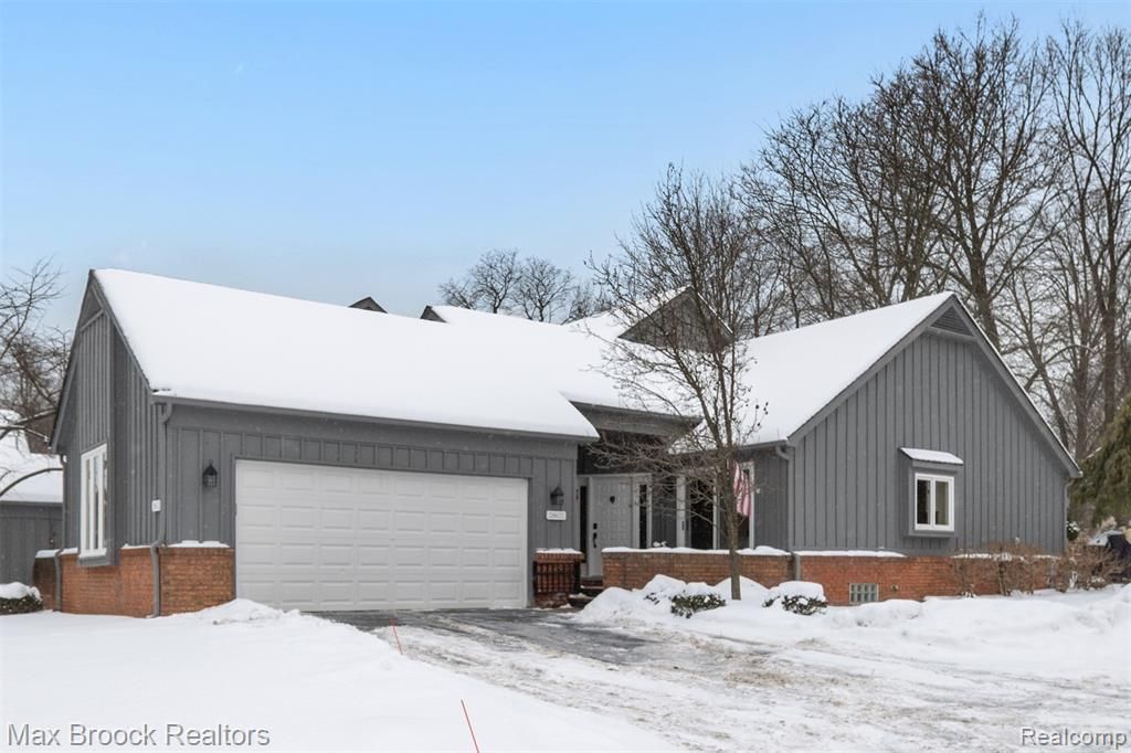 28602 Venice Court, Farmington Hills, MI 48334 Main Photo