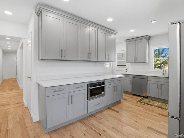 32 Rockland Drive , Jericho, NY 11753