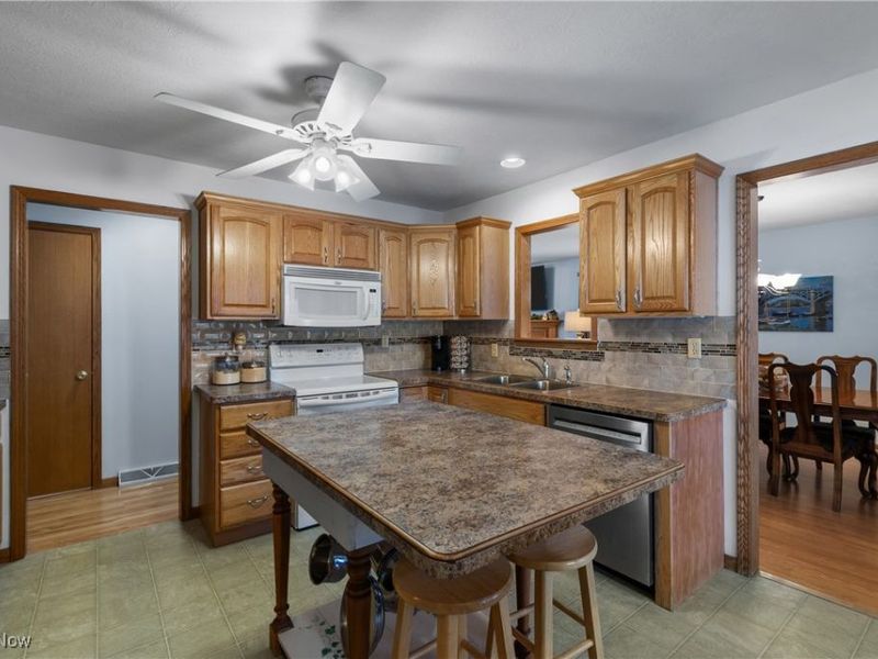 247 Hillside Drive, Wadsworth, OH 44281 Photo 10