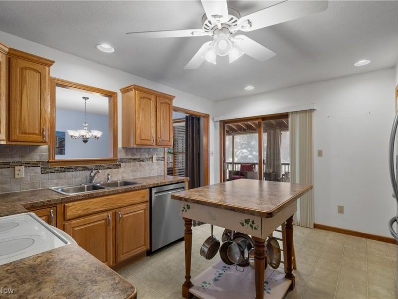 247 Hillside Drive, Wadsworth, OH 44281 Photo 9