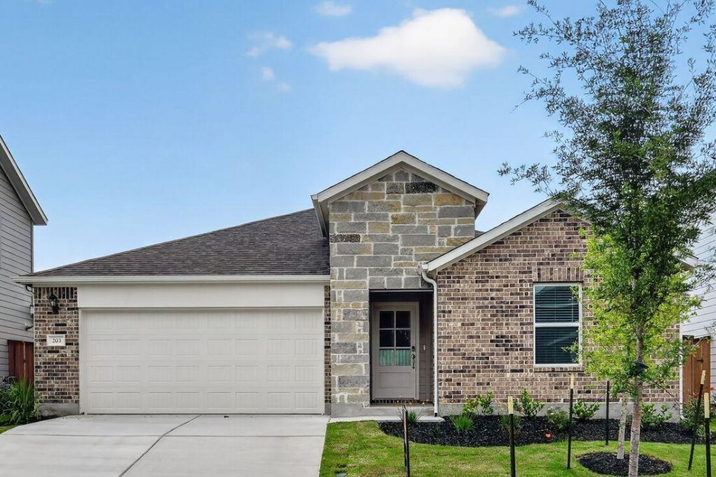 203 Makinaw Rd, Hutto, TX 78634 Main Photo