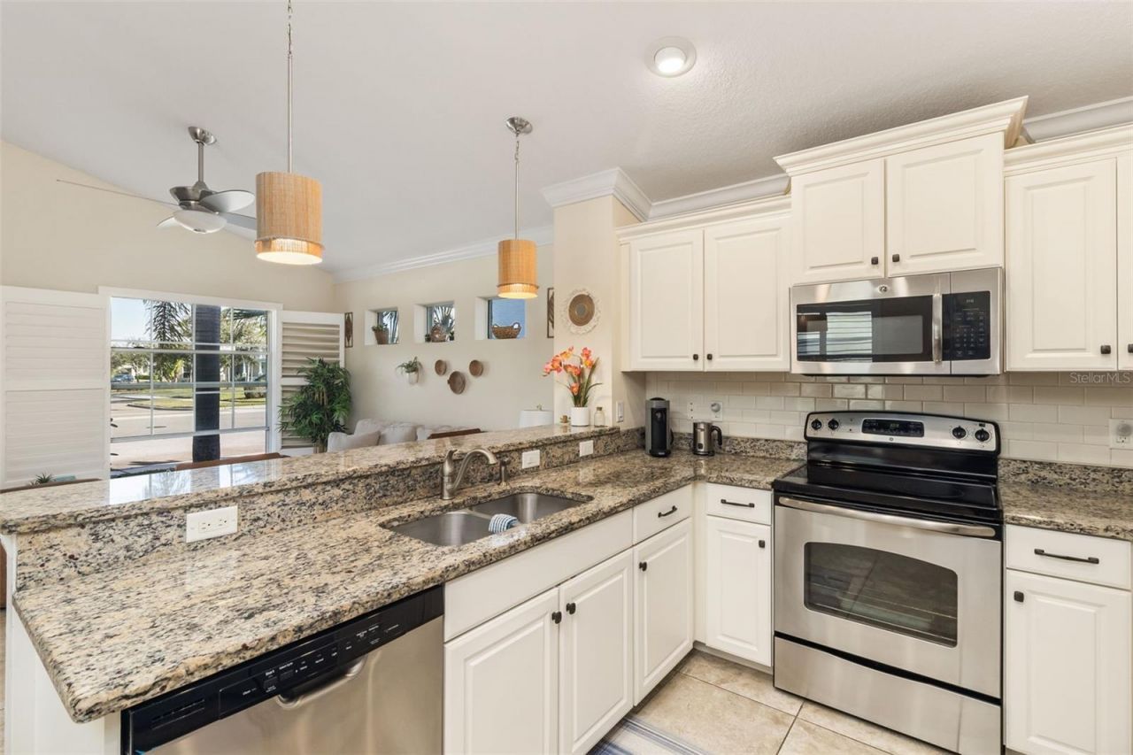 6404 Autumn Woods Way, Sarasota, FL 34243 Photo