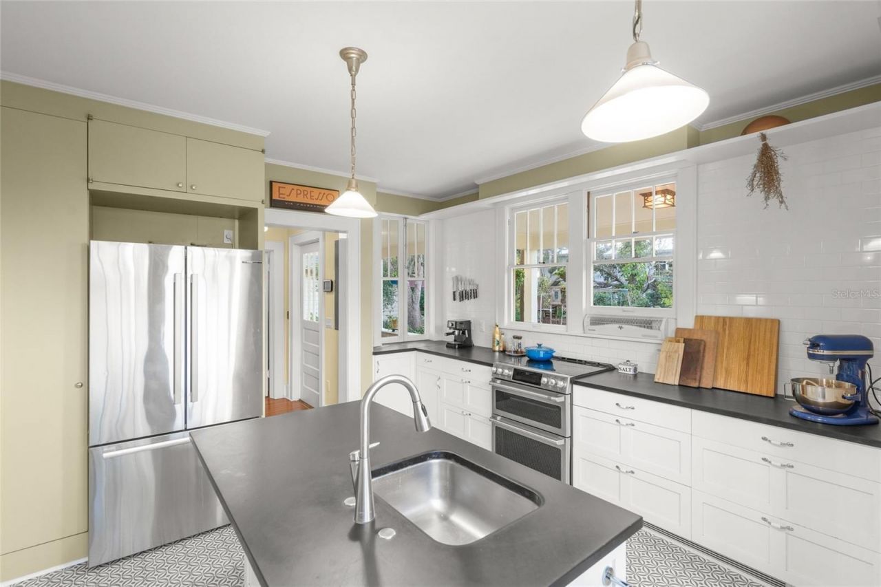 2445 Alameda Avenue, Sarasota, FL 34234 Photo