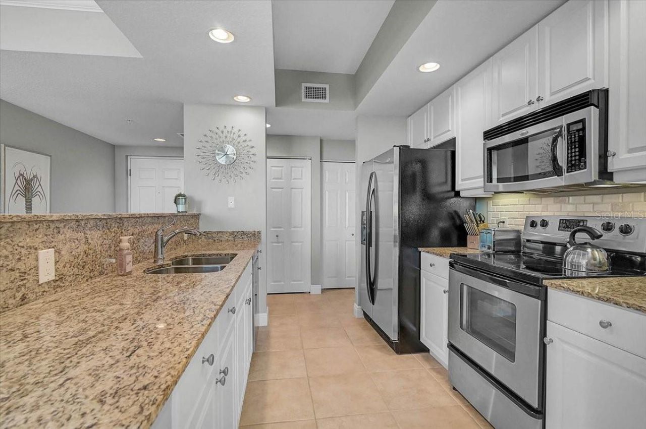 800 N Tamiami Trail, Unit 910, Sarasota, FL 34236 Photo