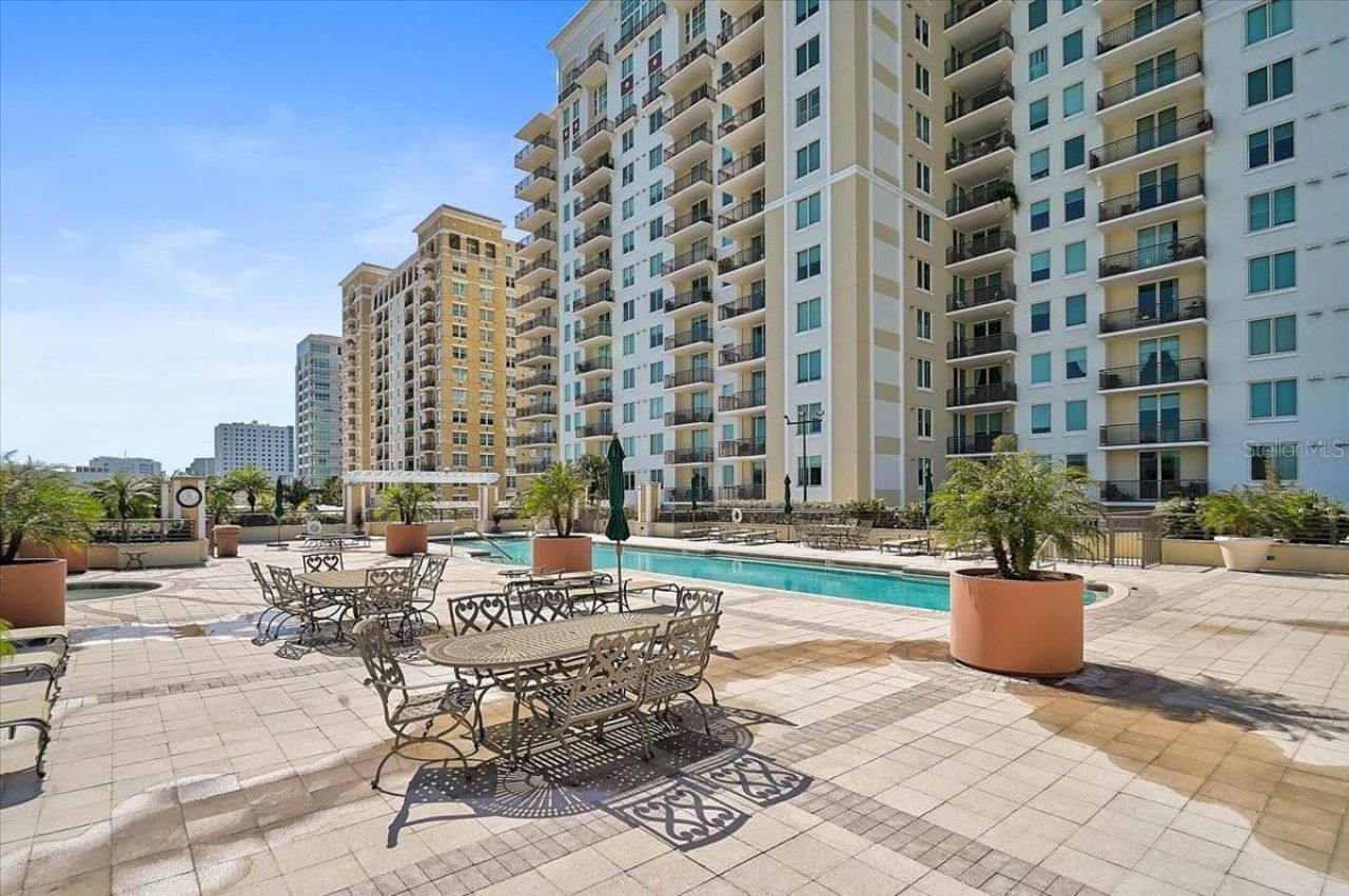 800 N Tamiami Trail, Unit 910, Sarasota, FL 34236 Photo