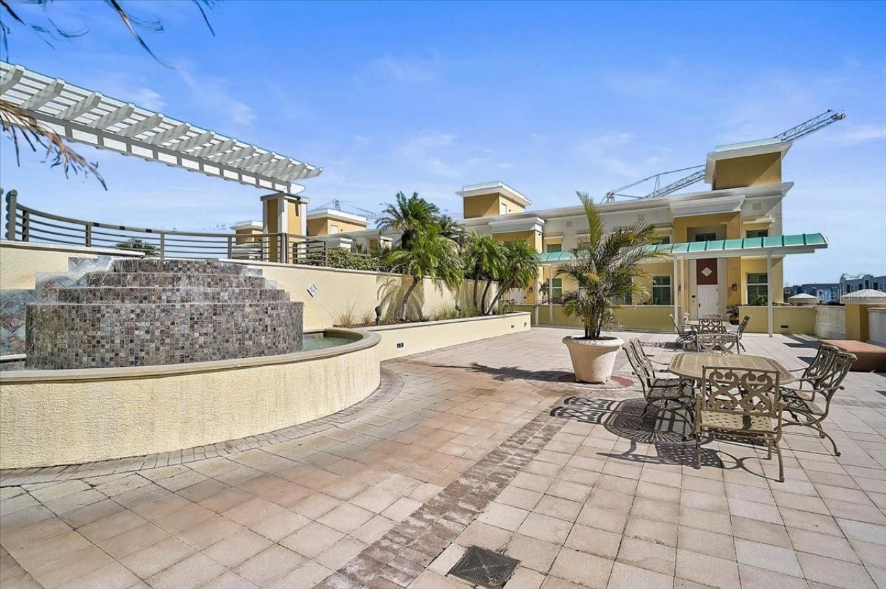 800 N Tamiami Trail, Unit 910, Sarasota, FL 34236 Photo