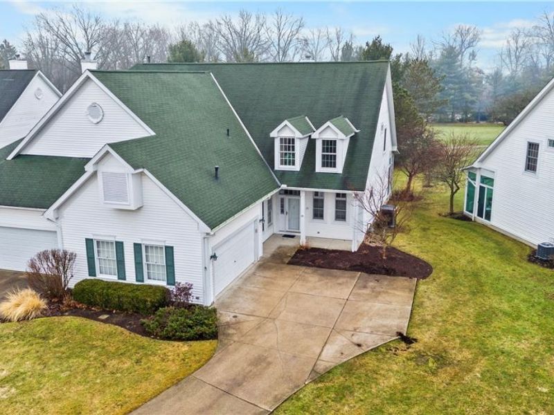 25 Golf View Lane, North Olmsted, OH 44070 Photo 2