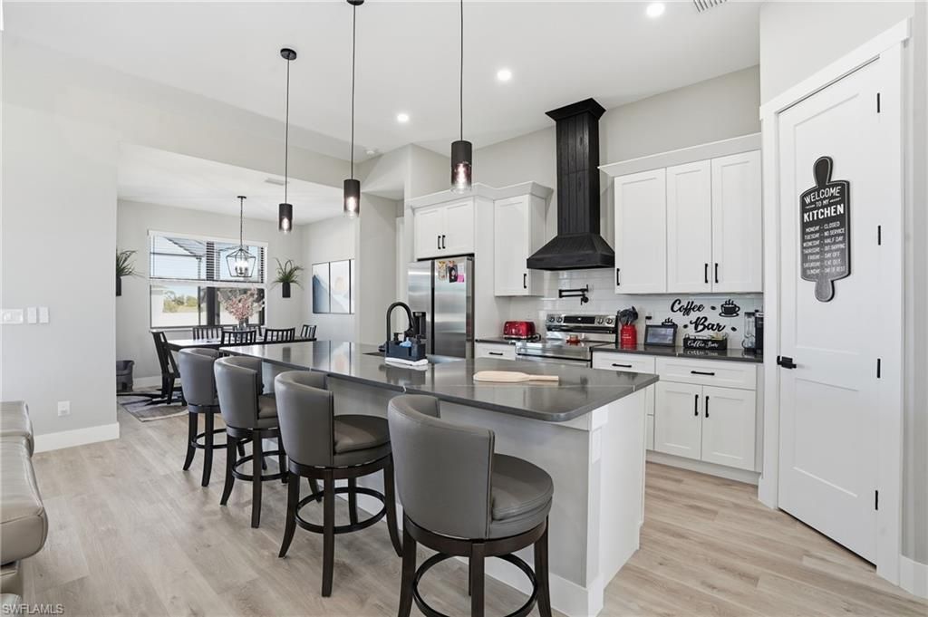 3911 NW 40th Ter, Cape Coral, FL 33993 Photo