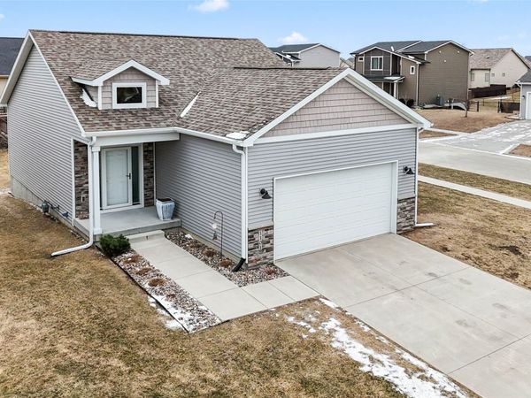 1101 Cheyenne Drive, Nevada, IA 50201