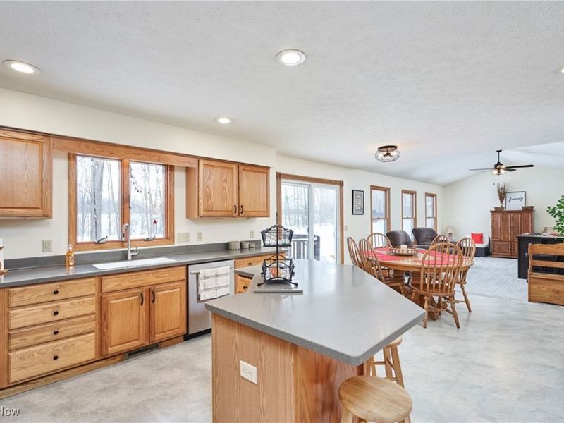 820 Lawrence Drive, Wadsworth, OH 44281 Photo 11