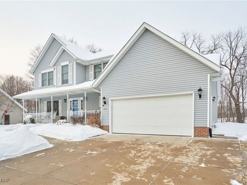 820 Lawrence Drive, Wadsworth, OH 44281 Photo 2