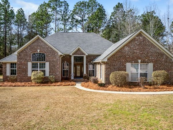 8 Brookline Dr., Hattiesburg, MS 39402