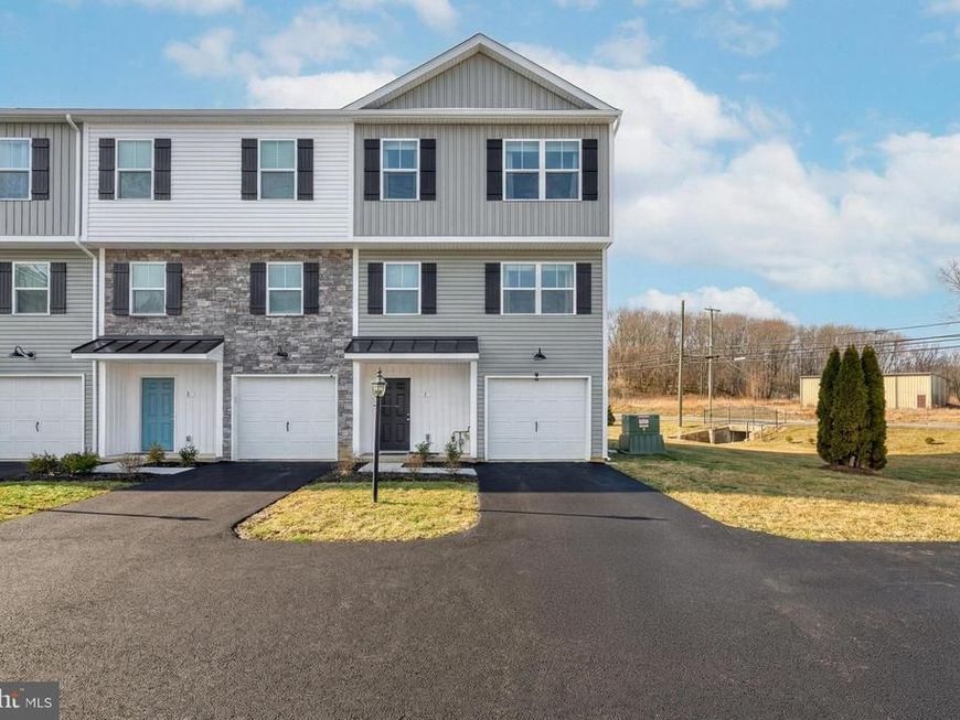 1 Landing Place, Unit 1, York, PA 17408 Main Photo