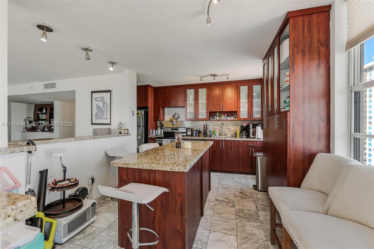 230 174th St , Unit 1404, Sunny Isles Beach, FL 33160 Photo