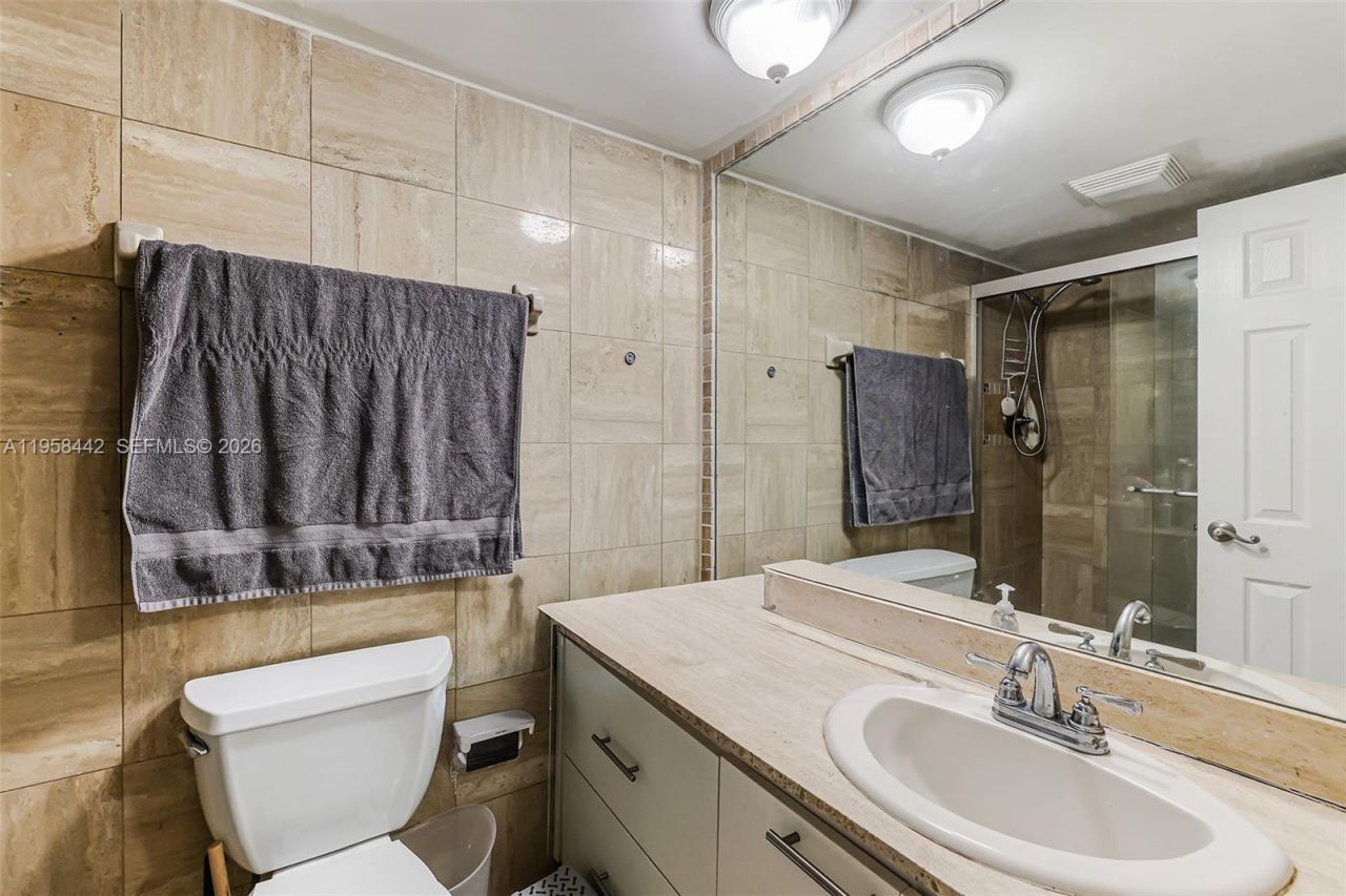 230 174th St , Unit 1404, Sunny Isles Beach, FL 33160 Photo