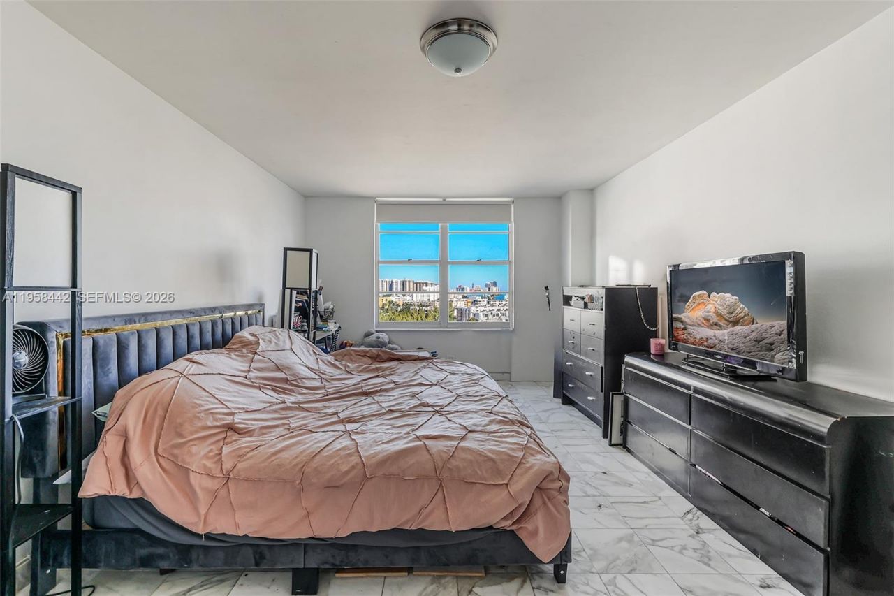 230 174th St , Unit 1404, Sunny Isles Beach, FL 33160 Photo