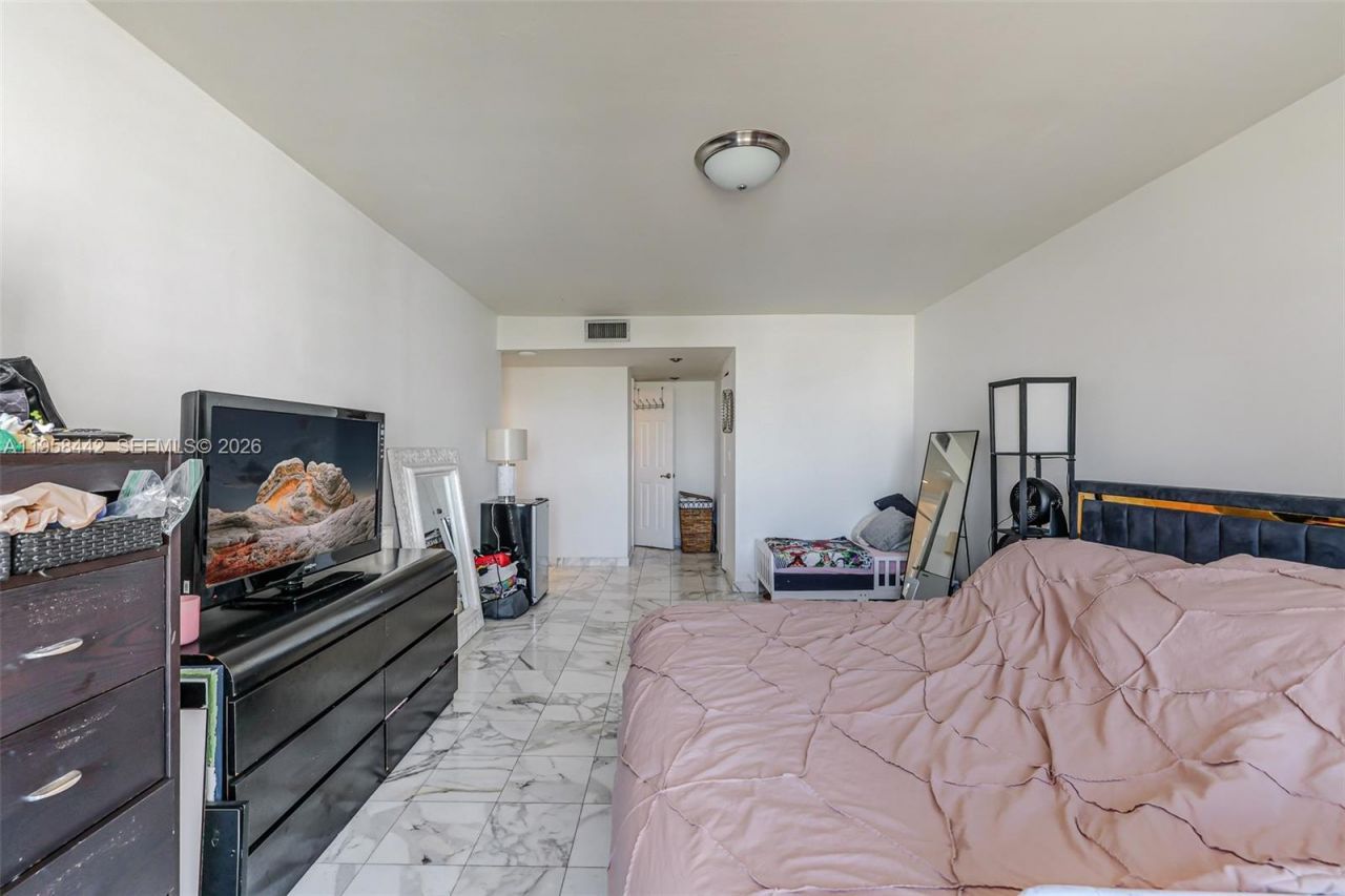 230 174th St , Unit 1404, Sunny Isles Beach, FL 33160 Photo